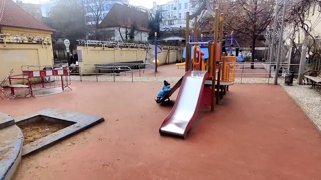 В Праге готовятся к Рождеству . . смотреть онлайн