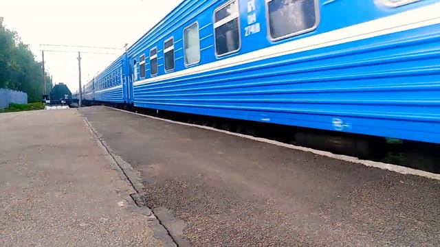 Тепловоз ТЭП70-0270 с перегоняемым тепловозом ТЭП70-0246 и с поездом №051Б Санкт-Петербург-Брест смотреть онлайн