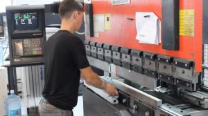 Гибка листового металла. Листогиб с ЧПУ AMADA. ООО "НПП ВИПАК"