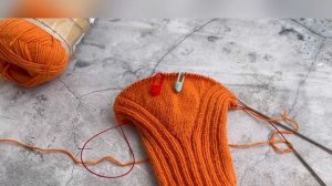 Носки спицами с авторской пяткой. Мастер класс.