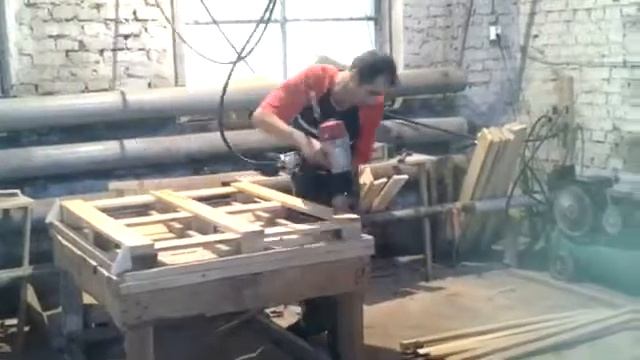Купить деревянный паллет, процесс производства смотреть онлайн