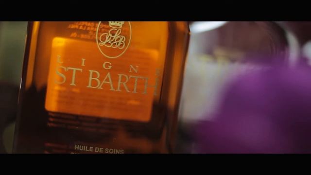 St Barth: Пилинг-массаж, увлажняющее обертывание и массаж лица смотреть онлайн