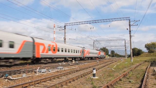 Электровоз ЭП20-028 с поездом №056М Москва- Екатеринбург. смотреть онлайн