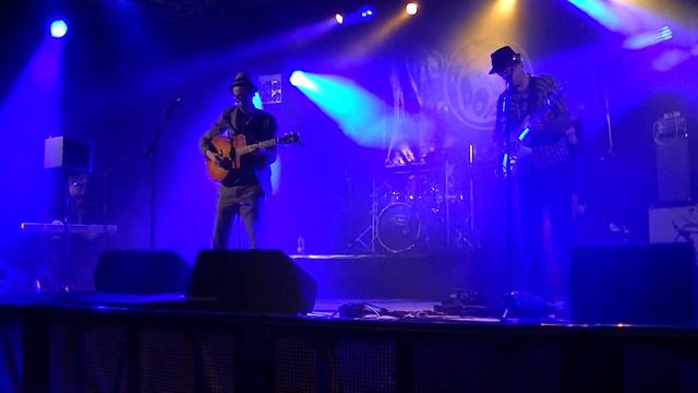 It Doarp - Televyzjelûd (live op Aaipop 2012) смотреть онлайн