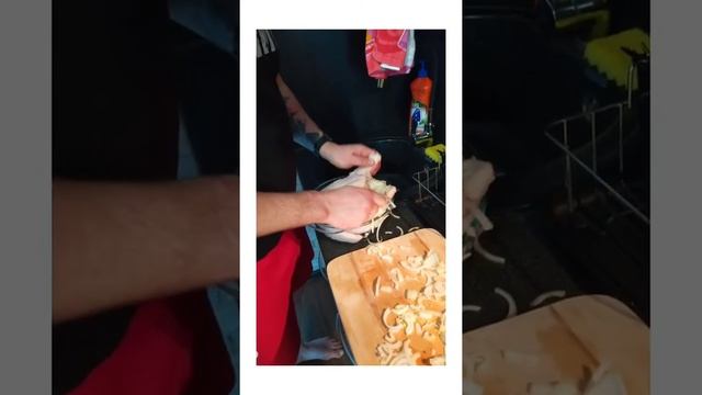 Брутальная курица в микроволновке смотреть онлайн