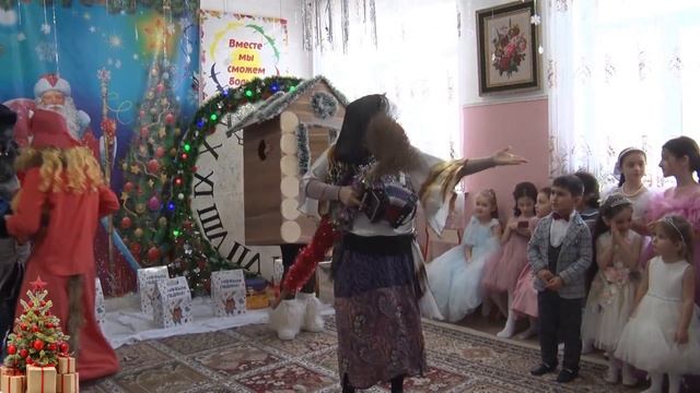 Новогоднее мероприятие в Реабилитационном центре Казбековского района смотреть онлайн