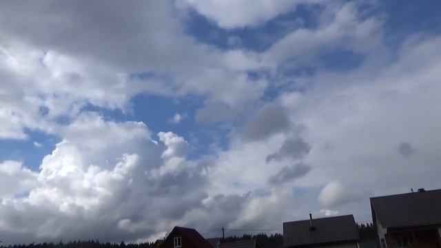 Красивые кучево-дождевые облака в Ленобласти 4 мая смотреть онлайн