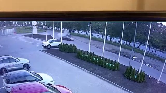 В Порш-центре Ростова механики прокатились на машине клиента, оставленной на ТО смотреть онлайн