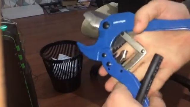 Ножницы для резки ПВХ труб режут кабель как по маслу смотреть онлайн