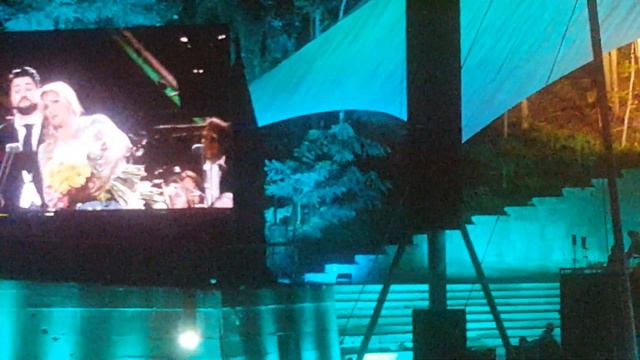 Anna Netrebko & Yusif Eyvazov - Libiamo ne'lieti calici - LIVE@Waldbühne Berlin, Germany 2017-8-31 смотреть онлайн