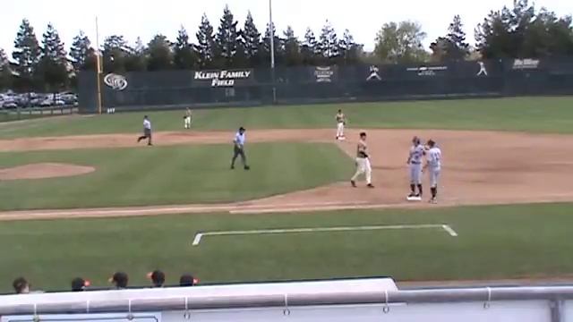 Baseball 3 Umpire Mechanics - BaseUmpsPosnRunners2nd3rdBaseHit.mov смотреть онлайн