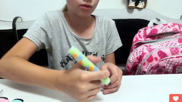 Распаковка крутого школьного рюкзака/Unpacking a cool school backpack смотреть онлайн