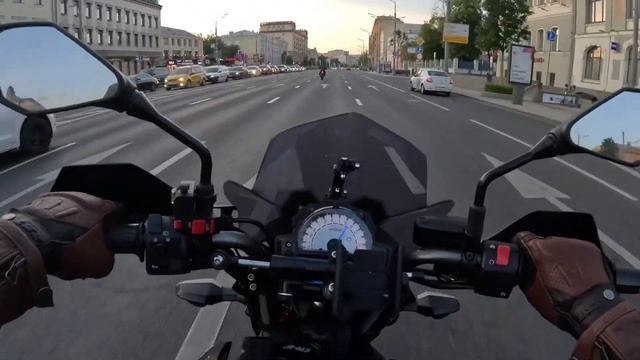 Прохват по Москве на Kawasaki er6n и Aprillia dorsoduro смотреть онлайн