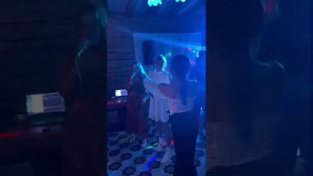 Душевные песни под аккомпанемент кавер-группы в Фальварке Бульбаша смотреть онлайн