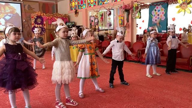 Танец "Мамина улыбка". Группа №7 "Светлячки" смотреть онлайн