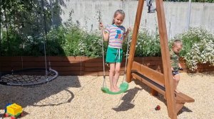 ЗАРЯДКА НА КАЧЕЛИ. А Вы с нами!?))) Спортивный привет из Рощино. Мы дома. Дети летом 2022!!! Ромашк
