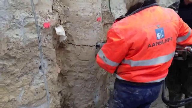 Гидравлический клин для разрушения горных пород смотреть онлайн