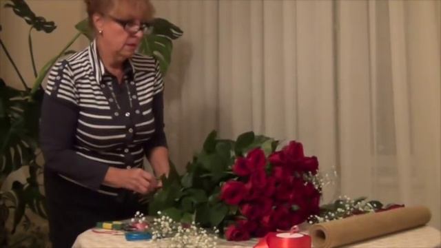 Собираем букет из 51 розы по спирали (мастер класс) смотреть онлайн