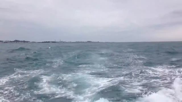 Aquastar 27 playing in a Force 6 around Guernsey смотреть онлайн