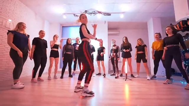 Дарья Смолкина, хореограф SwiSH TeaM d Фитнес-центре Кристалл, Хэллоуин смотреть онлайн