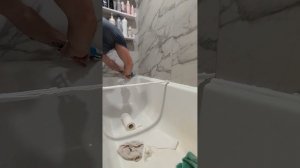 Как заделать зазор между ванной и стеной. #зазормеждуваннойистеной #ремонтрккс #ремонтквартир