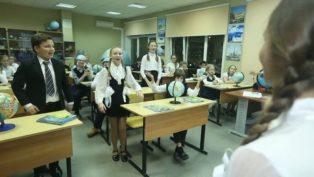"ЭТО РОДИНА МОЯ" Песню Вики ЦЫГАНОВОЙ исполняет Мария ЧЕРНЫШЁВА и московские школьники. смотреть онлайн