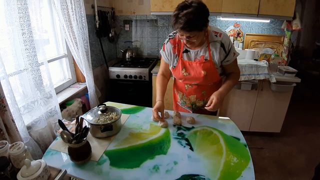 Салат, котлетки и очень вкусный серый хлеб. Пообщаемся, я соскучилась. 08.06.21 смотреть онлайн