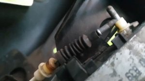 Замок задней пассажирской двери ауди 100, снятие и разбор двери