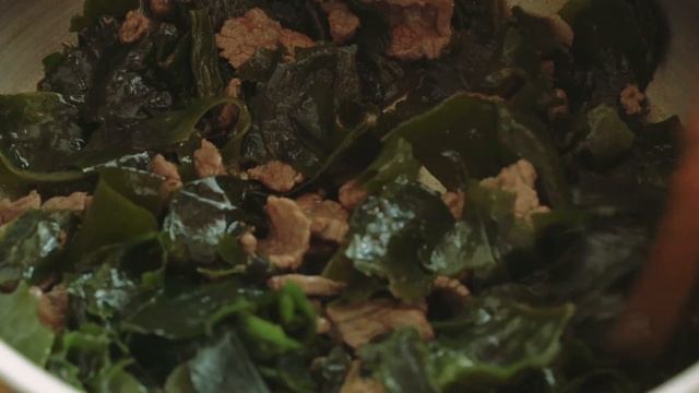 [CC] Miyeok-Guk (Seaweed Soup With Beef) : Korean Soup : Honeykki 꿀키