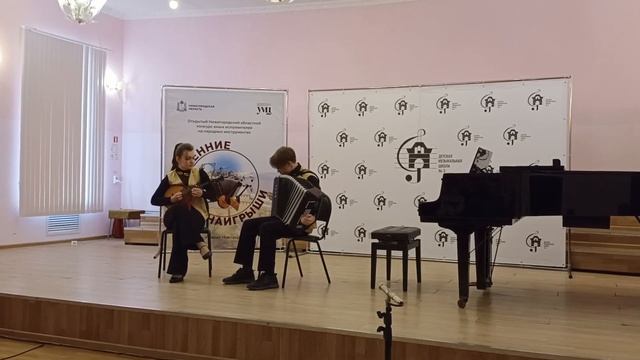 Е.Дербенко "Мечты", И.Тамарин "Полька-шутка". Исп. ансамбль "Дубль диез" (домра, баян) смотреть онлайн