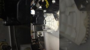 моторчик заслонки климат контроля на Mitsubishi Lancer 9 (видео 2)