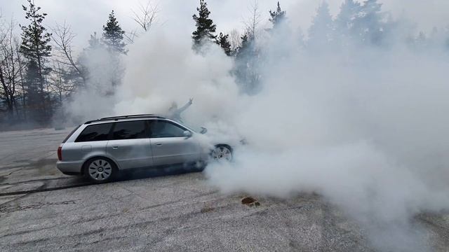 Audi a4 b5 1.8T+++ burnout crazy driver смотреть онлайн