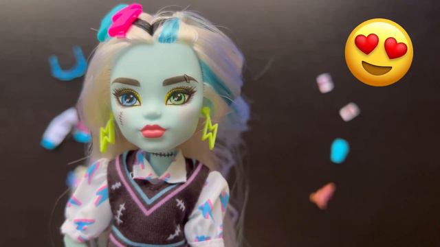 Monster High Frankie Stein Unboxing and Review смотреть онлайн