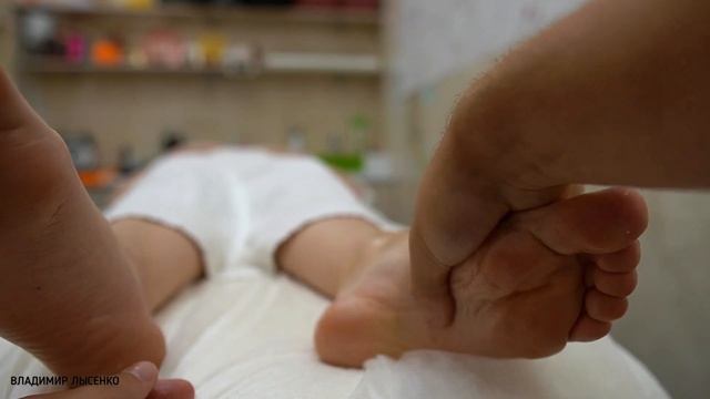 Как делать расслабляющий массаж стоп Как расслабить мышцы стоп ног с помощью массажа за 7 минут смотреть онлайн
