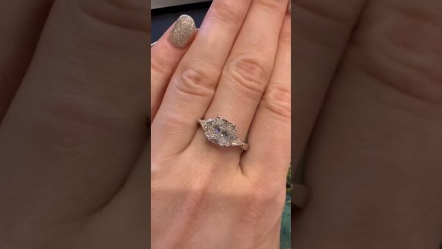 Кольцо с муассанитами в редкой огранке. Заказы принимаю в телеграм. Цена 6500. Размер 17. смотреть онлайн