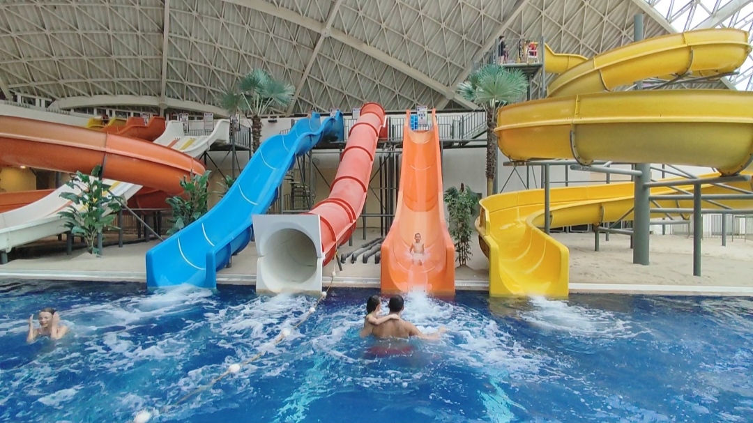 КРЫТЫЙ АКВАПАРК Сочи на Красной поляне MOUNTAIN BEACH ?️? смотреть онлайн