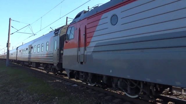 Электровоз ЭП1М-795 с пассажирским поездом смотреть онлайн