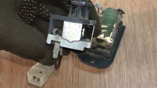 Печка работает только на больших оборотах. Рассмотрим причину и узнаем про необычный предохранитель смотреть онлайн