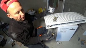 Радиаторы с нижним подключением заводим трубы в стену