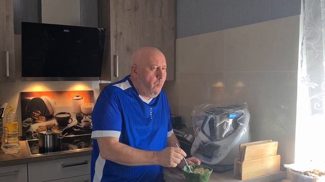 ДЕГУСТАЦИЯ ГОТОВОЙ ЕДЫ ИЗ МАГАЗИНА В ГЕРМАНИИ / Вареники с мясом. Knödel mit Fleisch. смотреть онлайн