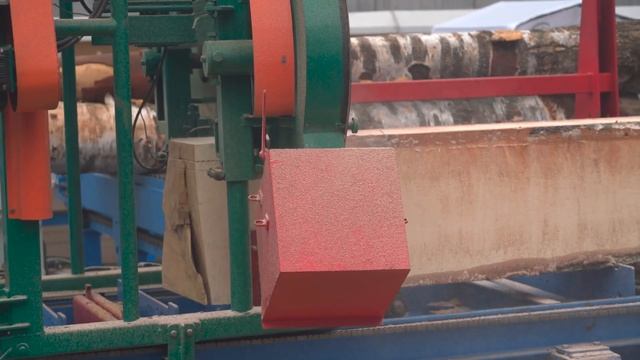 Ленточная пилорама с гидравлической системой оперирования бревном Алтай-900 Prof смотреть онлайн