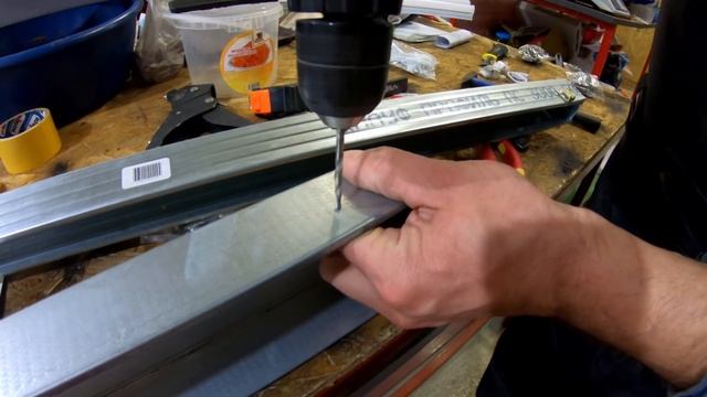 КОРМУШКА ДЛЯ КУР СВОИМИ РУКАМИ / ПОЧТИ ДАРОМ / ЗА 5 МИНУТ смотреть онлайн