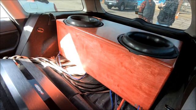 Custom DD Z 15s tear this outback apart on 20,000 watts! смотреть онлайн