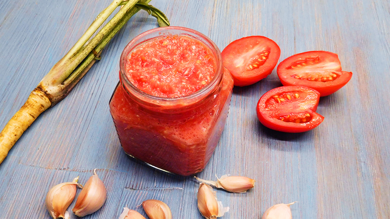 Хреновина из помидора, хрена и чеснока без варки и уксуса смотреть онлайн