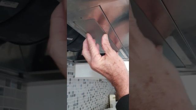 How to replace bulb in stove hood. Siemens Exhaust Hood. Kitchen Hood Light смотреть онлайн