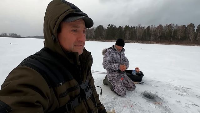ЖОР ЩУКИ, УСТАЛ ОТНОСИТЬ, ЯКУТИЯ ОТДЫХАЕТ..! РЫБАЛКА НА ЖЕРЛИЦЫ - День Второй! смотреть онлайн
