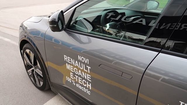New Renault Megane E -TECH 2022 Opening and Closing the door смотреть онлайн