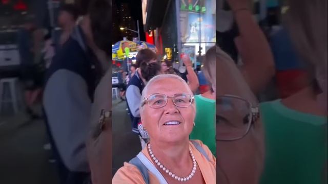 Таймс-сквер в Нью-Йорке (Times Square) — самое посещаемое место Манхэттена. смотреть онлайн