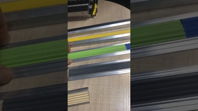 Алюминиевый угол порог с одной резиновой вставкой смотреть онлайн