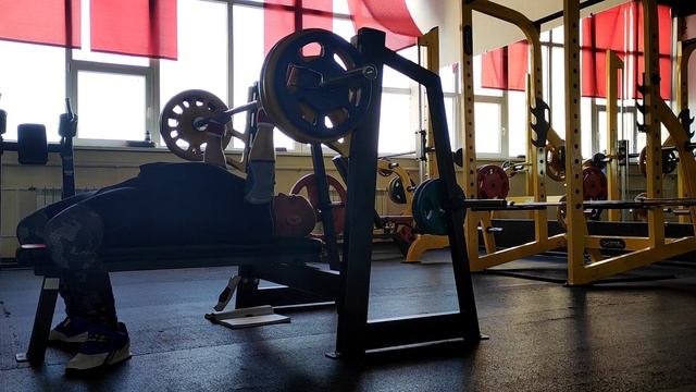 Д 1: Жим лежа с 3-мя паузами на движении вниз, 100 кг, 4 подход. смотреть онлайн